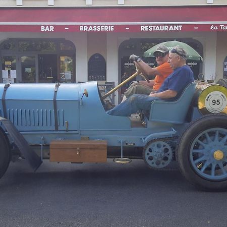 Logis Hotel Du Champ De Foire Saint-Aulaye-Puymangou Eksteriør bilde